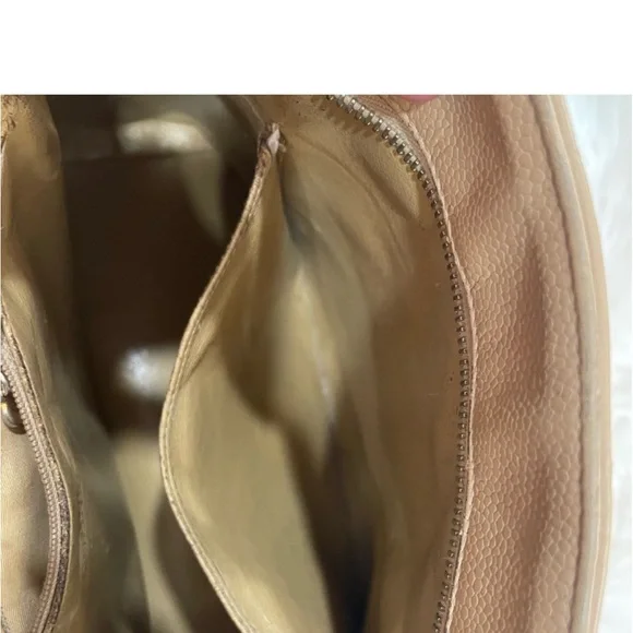 Chanel Medallion Caviar leather quilted purse - Picture 6 of 15